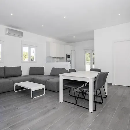 Apartment Marei 2 *